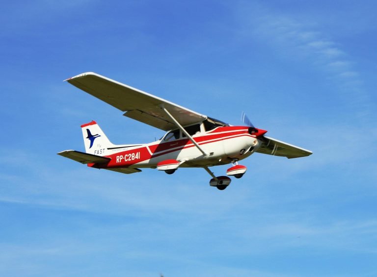 https://flyfastasia.com/wp-content/uploads/2022/08/Cessna-152-768x565.jpg